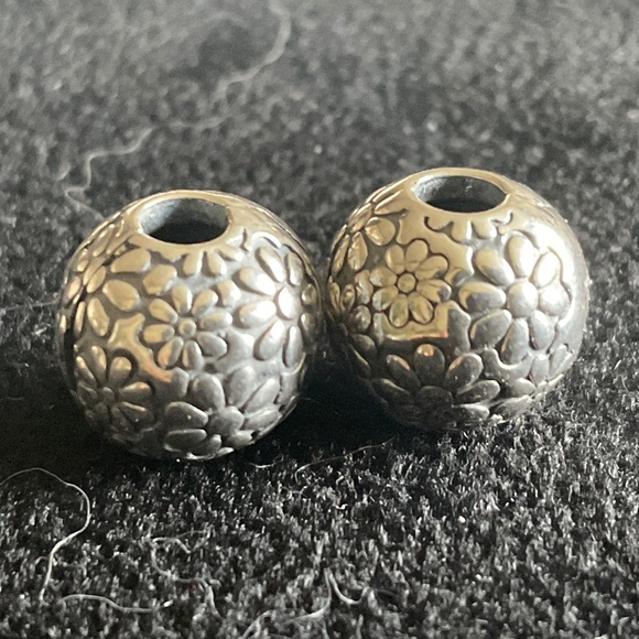 Pandora Silver and Gold Floral Bracelet Charms - Picture 5 of 5